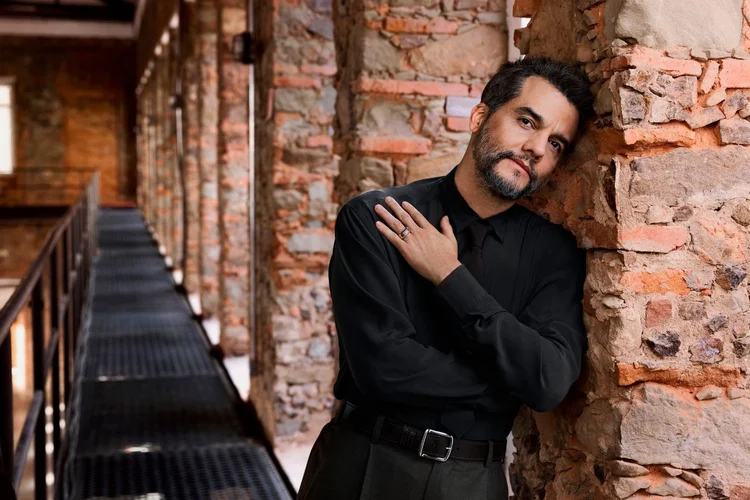 Wagner Moura convida Lázaro Ramos para acompanhá-lo no Oscar