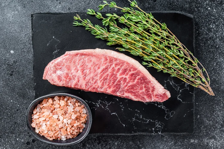 Wagyu para todos? Como a carne mais cara do mundo virou item de prateleira