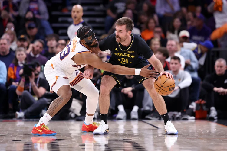 Warriors superam Suns fora de casa mesmo sem Curry