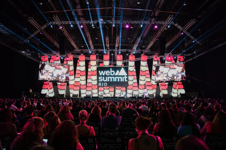 Web Summit Rio 2026 começa hoje com foco em IA, creators e geopolítica