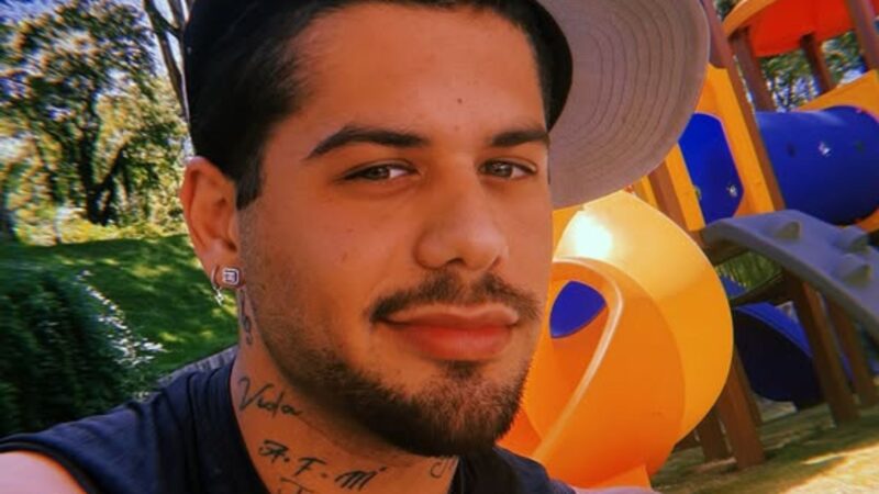 Zé Felipe desabafa e expõe dificuldade em leitura: ‘Tentando melhorar’