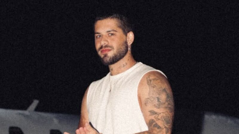 Zé Felipe revela para quem daria flores em show e choca público; veja quem