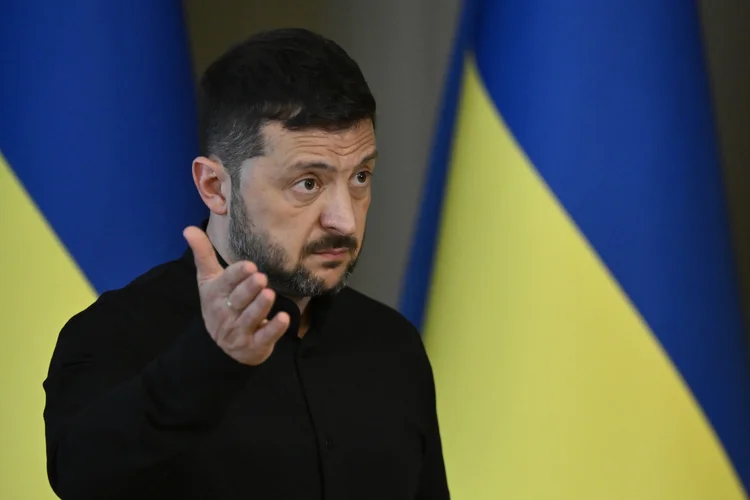 Zelensky propõe cessar-fogo total e convida Putin para reunião