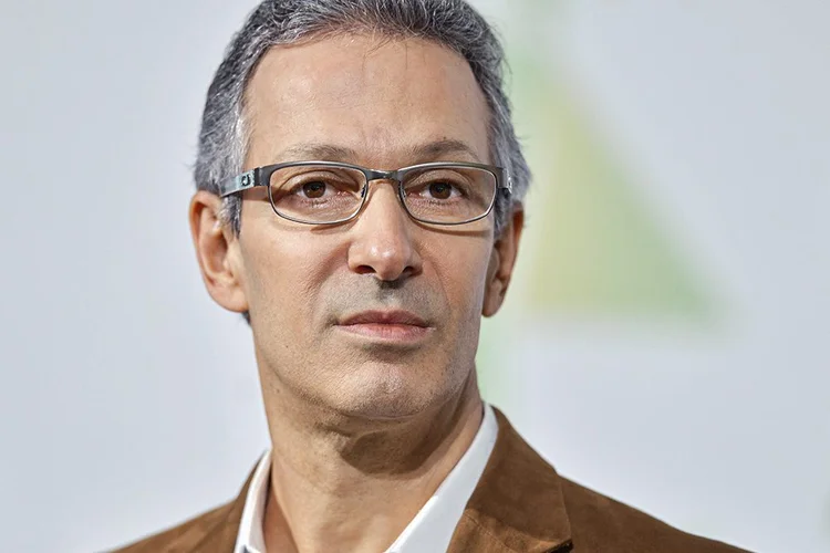 Zema renuncia ao governo de Minas e passa o cargo ao vice Mateus Simões