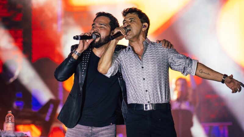 Zezé Di Camargo e Luciano voltam aos palcos juntos e provocam emoção avassaladora